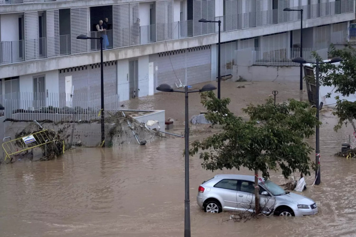 Inondations en Espagne: Le bilan s'alourdit à au moins 62 morts