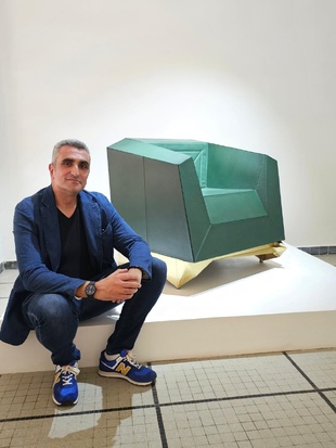 Design marocain : La Biennale de Dakar rend hommage à Hicham Lahlou