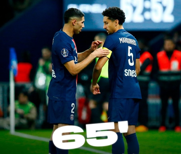 Hakimi a débuté Capitaine avant de céder le titre à Marquinhos qui était sur le banc