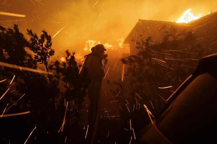 USA : Le bilan des incendies de Los Angeles s’alourdit à 24 morts