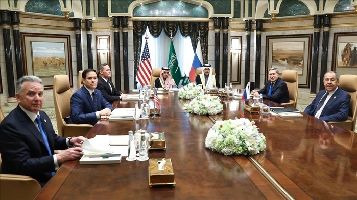 Fin des pourparlers entre la Russie et les États-Unis à Riyad : Moscou salue une "réunion productive"