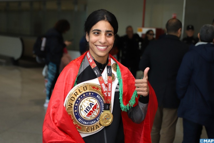 ​SM le Roi félicite la boxeuse Widad Bertal, sacrée championne du monde