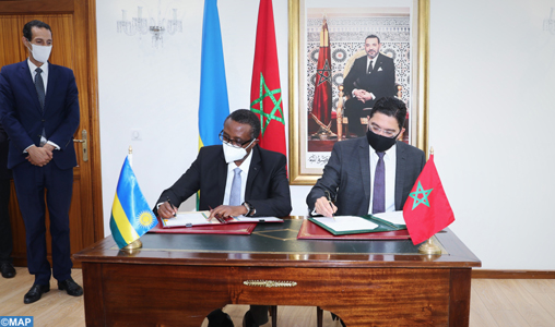 Le ministre des Affaires étrangères, de la coopération africaine et des Marocains résidant à l'étranger, Nasser Bourita, et son homologue rwandais, Vincent Biruta, ont signé deux accords de coopération, ce vendredi 30 octobre à Rabat.