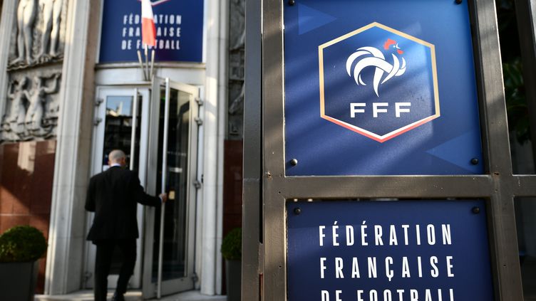 Fédération Française de Football : Le virus suspend le foot amateur départemental et régional