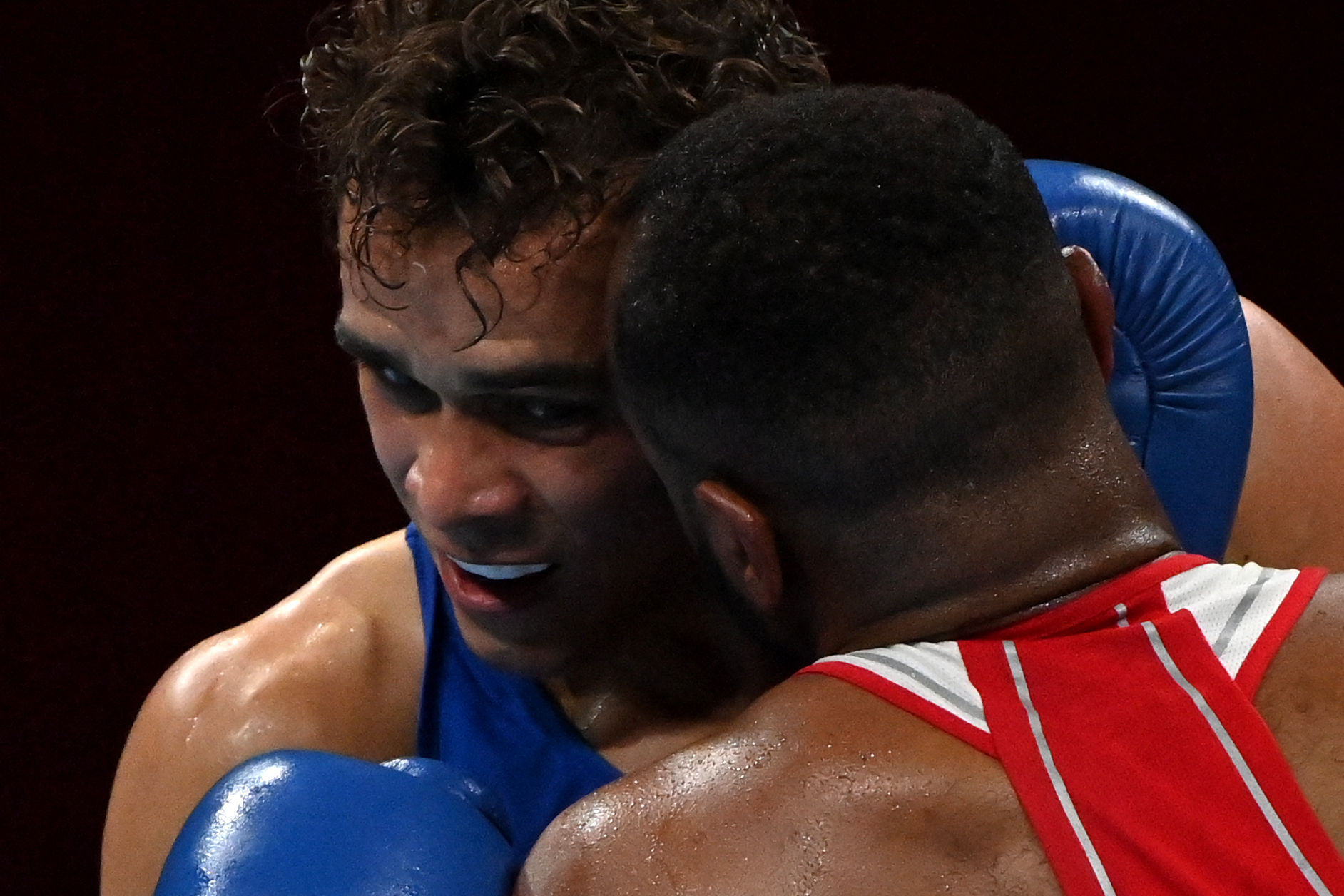 JO Tokyo : Le boxeur marocain Baâlla a mordu son adversaire néozélandais !