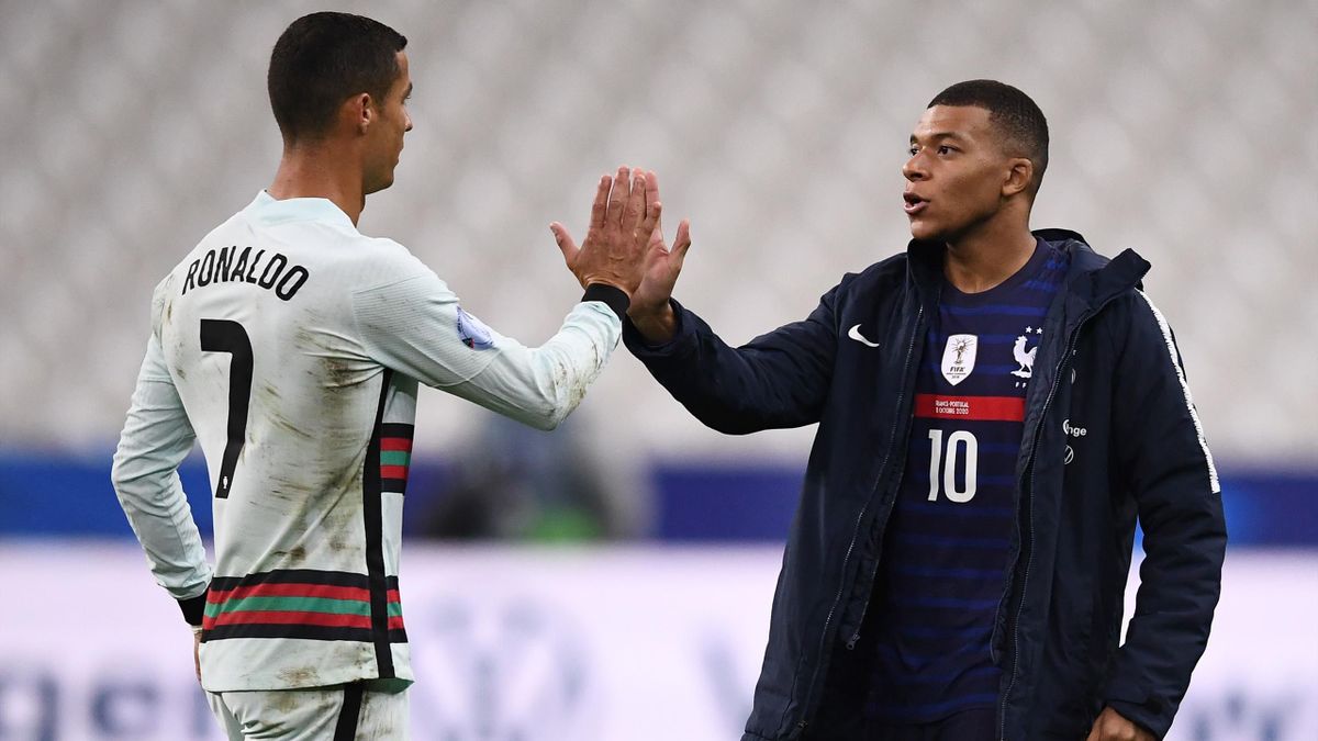 Le mercato s’affole : Ronaldo a atterri à Manchester United, Mbappé le sera au Real !