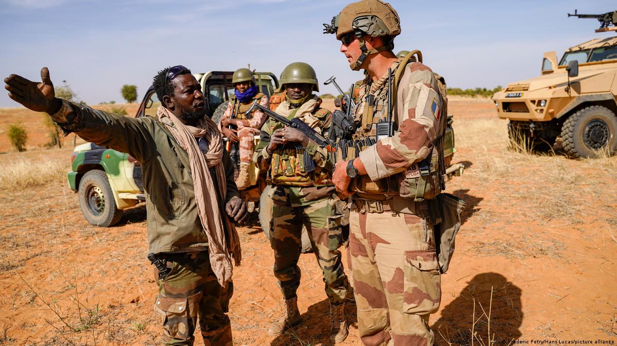 Burkina Faso : L'armée burkinabè remet le «Sabre» français au fourreau