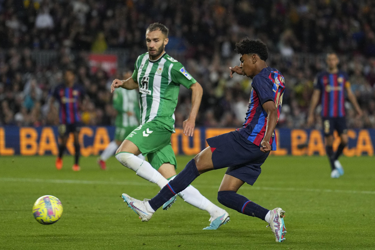 Liga / Record : le Marocain Lamine Yamal, 15 ans, plus jeune joueur de l'Histoire du Barça