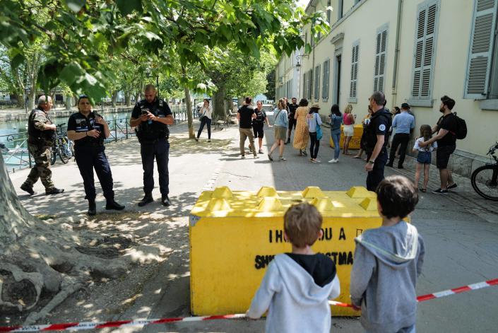 France : Attaque au couteau à Annecy: cinq blessés dont quatre enfants en bas âge