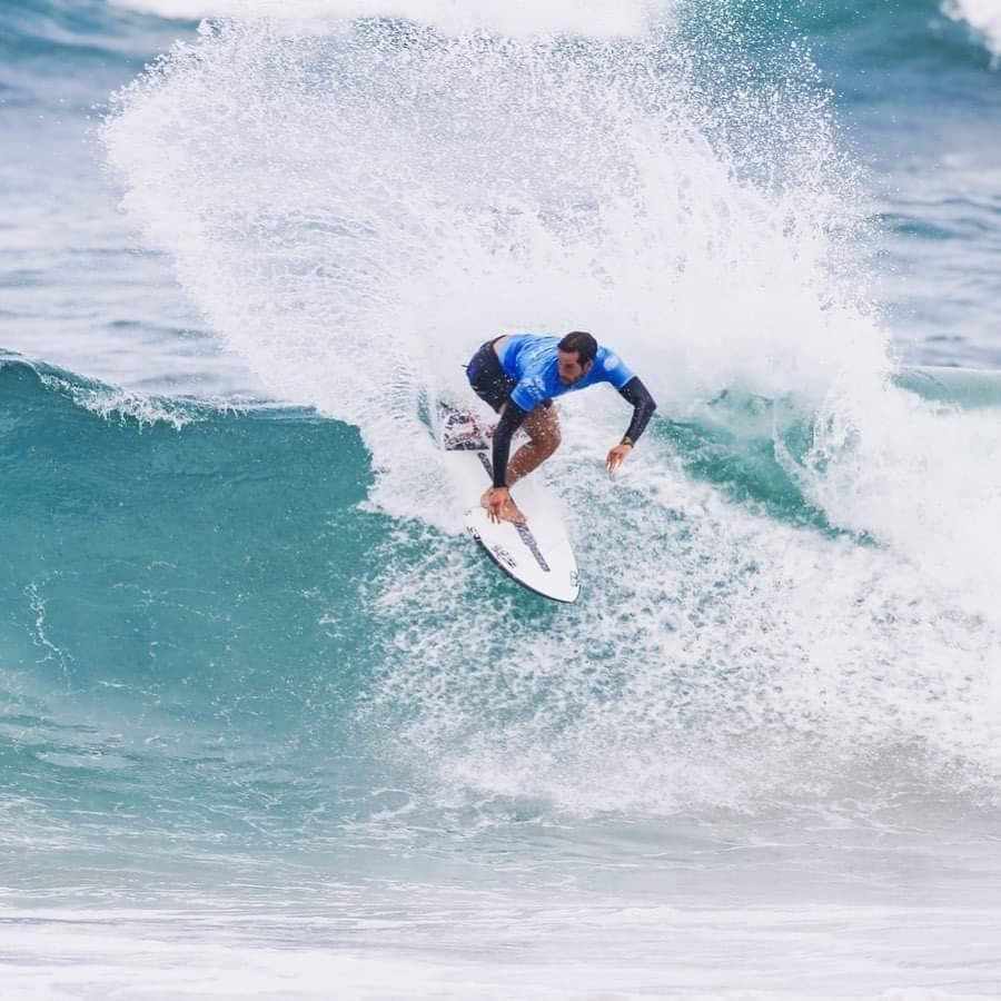 Sports nautiques : Ramzi Boukhiam, seul surfeur marocain et arabe à briguer le Championship Tour