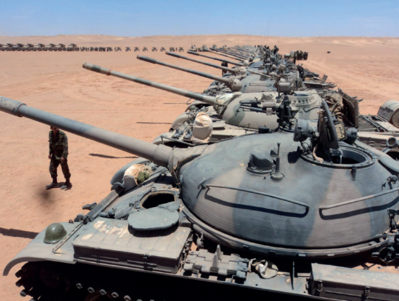Vieux chars soviétiques T-55, dont dispose le Polisario.