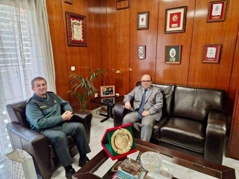 Photo: droits réservés // Abdelilah Nejjari, consul du Royaume du Maroc à Alméria (droite).