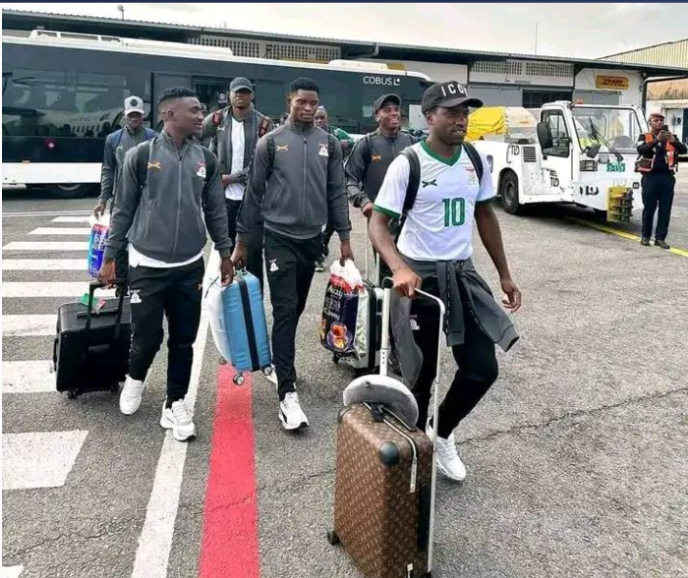 Les joueurs zambiens débarquant en Côte d'Ivoire     en C
