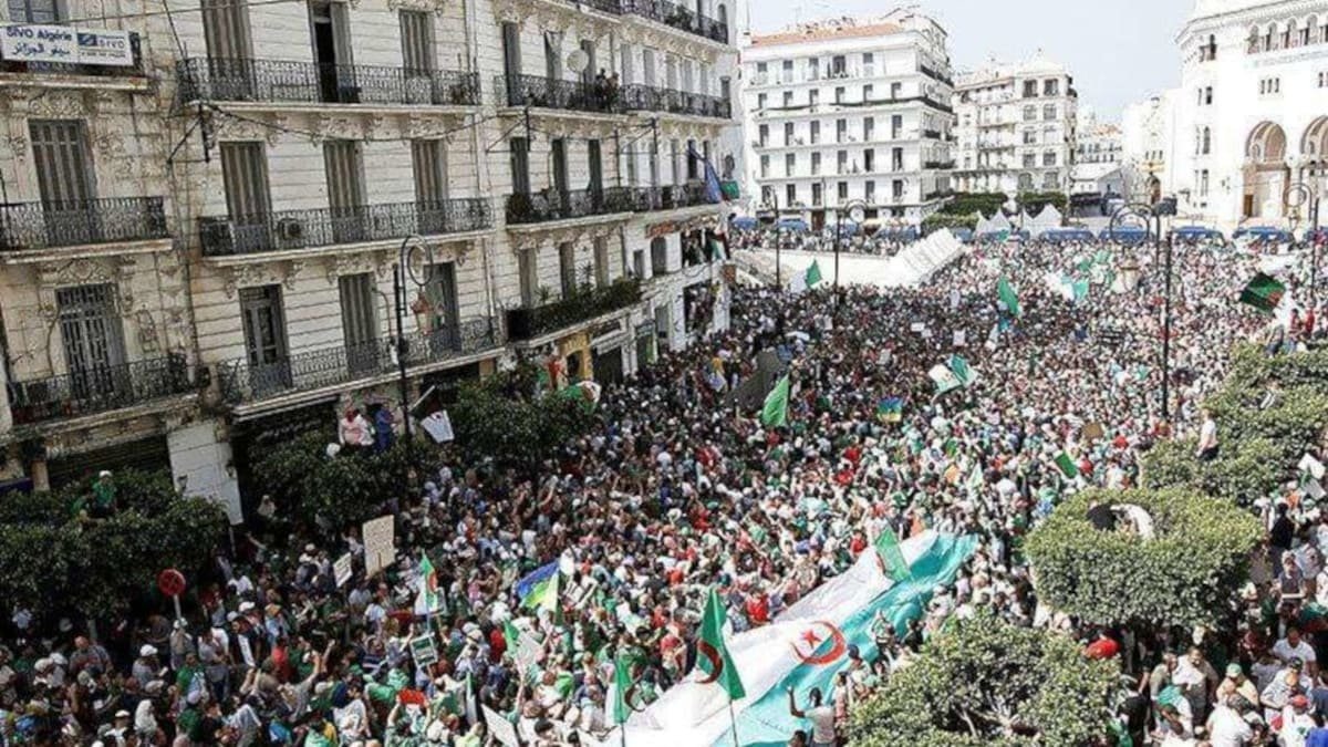 Algérie : Le spectre du « hirak », de la présidentielle, la Kabylie et les idées noires d’un pouvoir désemparé