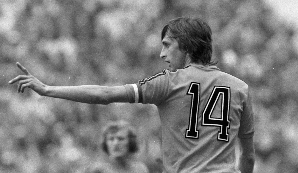 8e anniversaire du décès de Johan Cruyff :  L’hommage de la FIFA au grand numéro 14 de tous les temps !