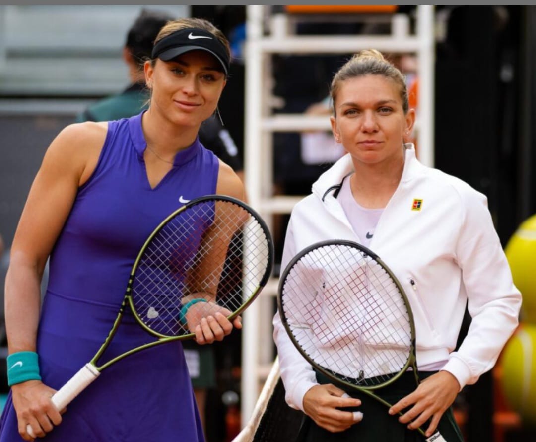 A gauche  l'Espagnole Paula Badosa aux côtés de Simona Halep.