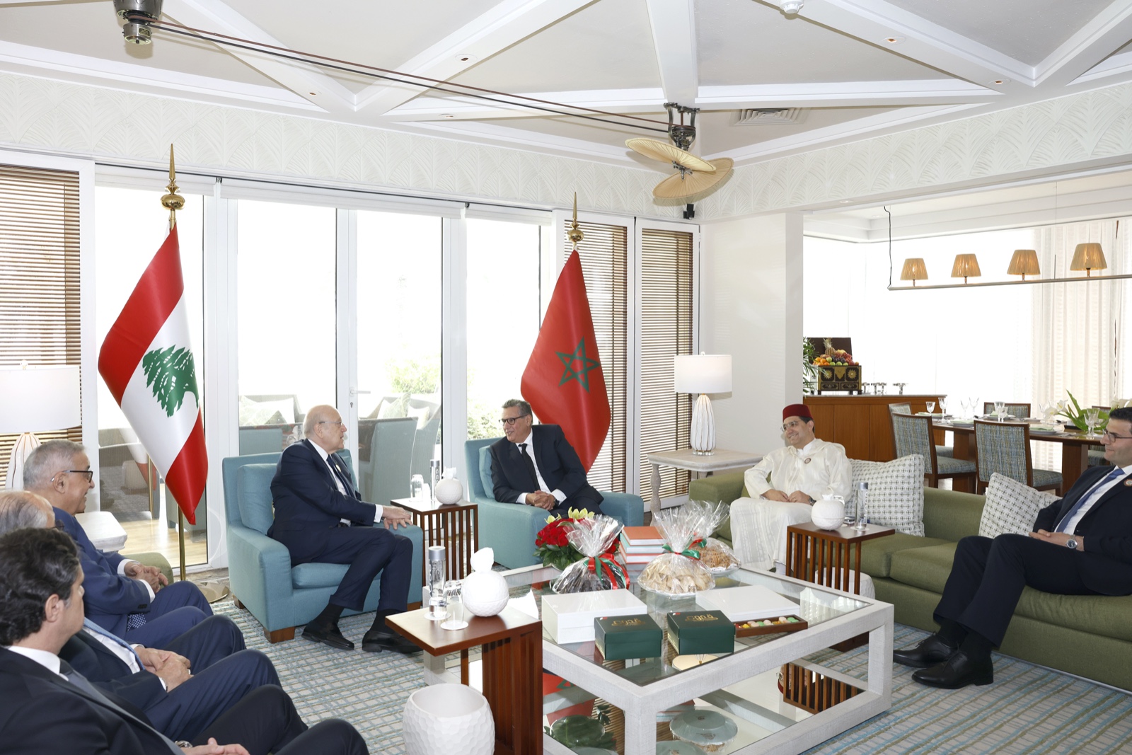 Sommet arabe de Manama: Akhannouch s'entretient avec le chef du gouvernement libanais
