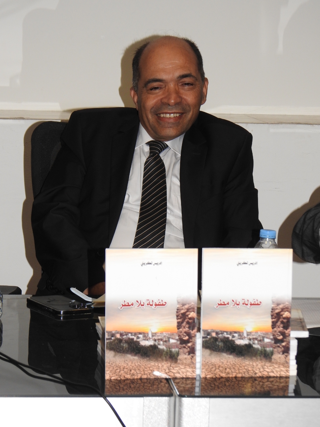 Idriss Lakrini pendant la présentation de son dernier livre à El Jadida.