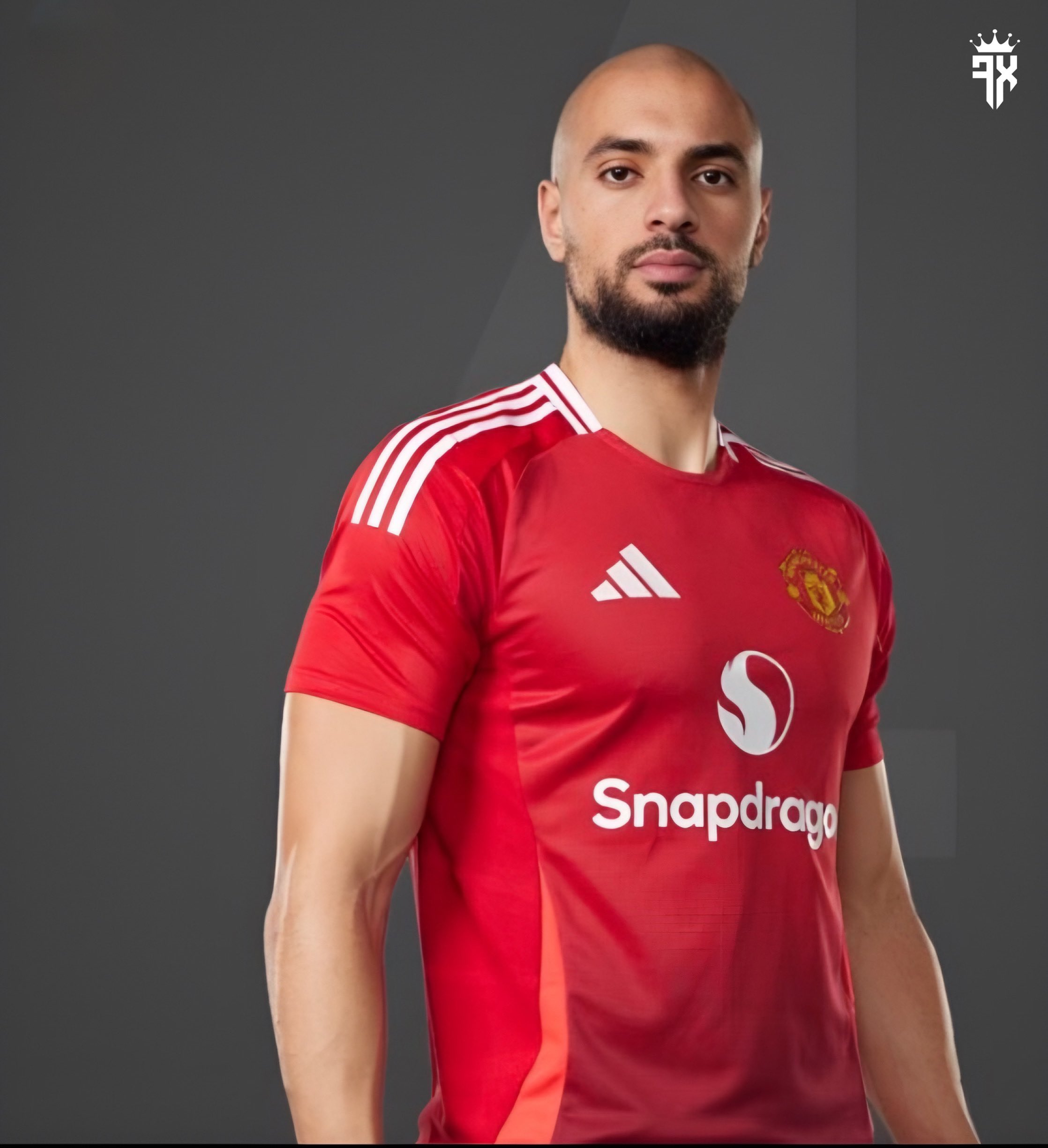 Amrabet avec le maillot officiel de la saison 24-25