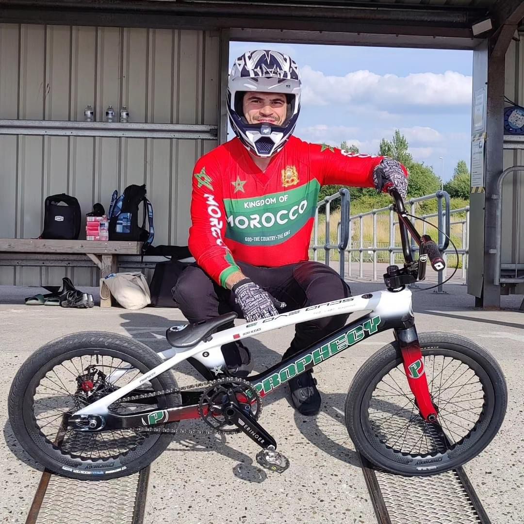 Entretien avec Nadeem Larhemouchi, qualifié aux Jeux Olympiques dans la catégorie BMX: « Le but est d’en profiter, d’être présent et de tirer le meilleur de moi-même »