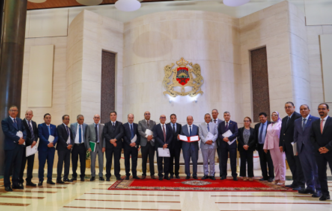 Chambre des conseillers : signature du Code de déontologie parlementaire