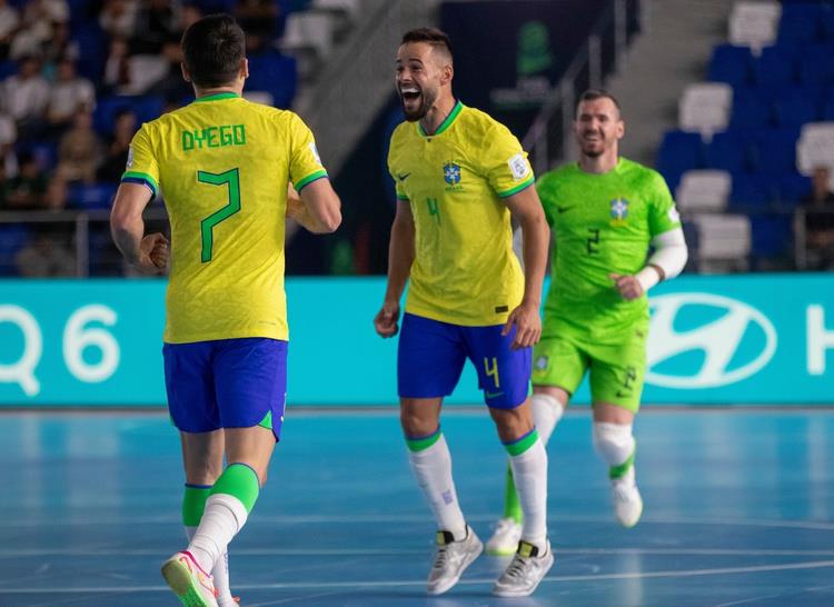 Mondial-2024 de futsal : Début de la compétition, le Brésil frappe fort