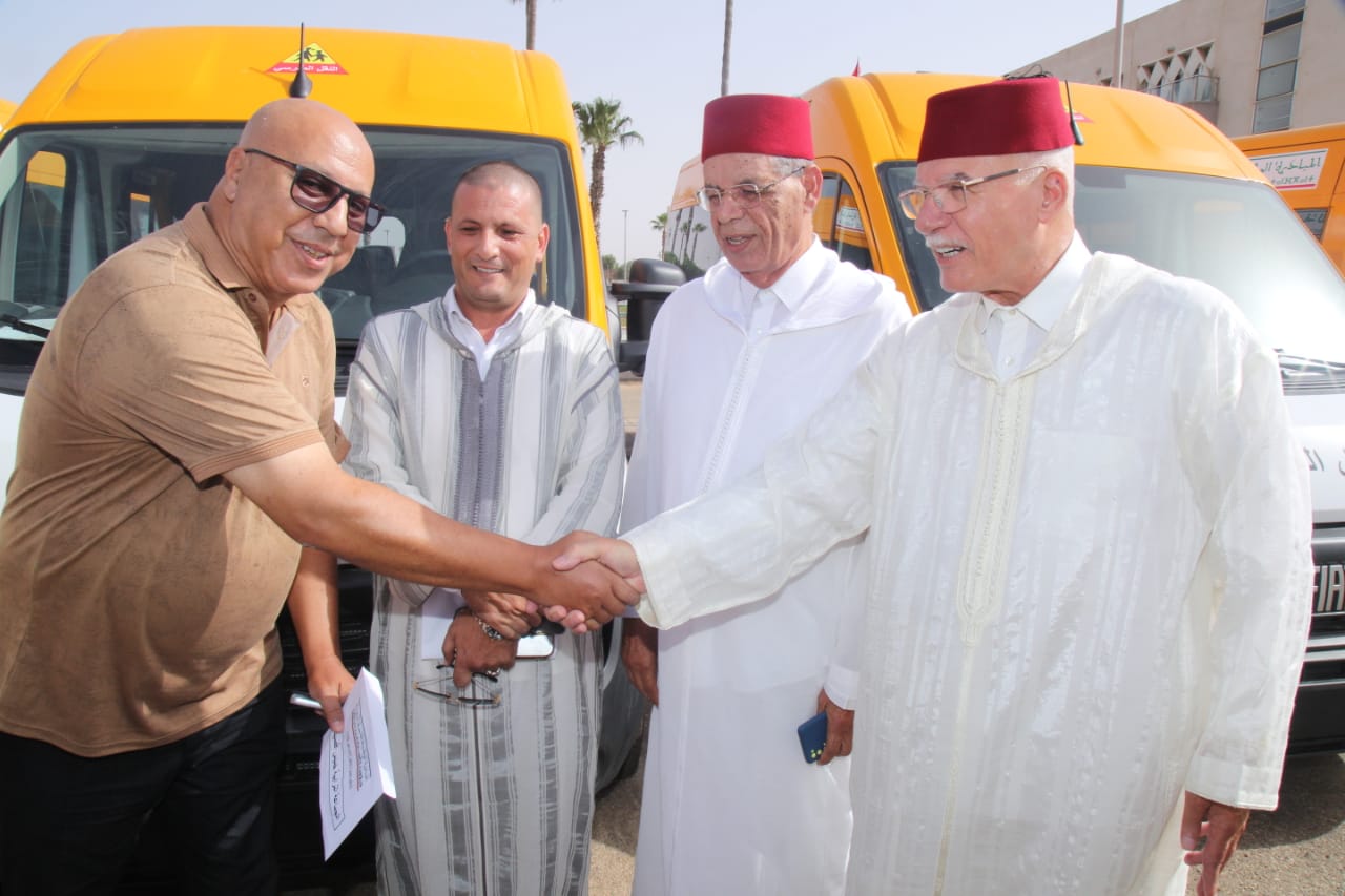 INDH à Sidi Bennour: Remise d’un lot de bus scolaires à des communes rurales