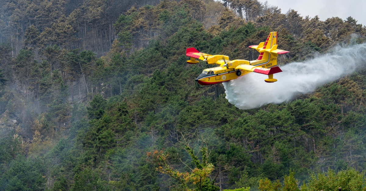 Feux de forêt : les FAR déploient deux avions Canadair au Portugal