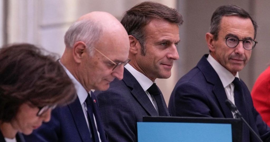 Une armada de ministres, d'élus et d'intellectuels accompagne Emmanuel Macron au Maroc