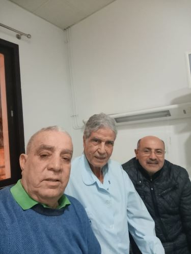 M. Hamidouche recevant l'ancien international Khalid Labied et l'ancien arbitre international Abdelali Naciri  qui lui ont rendu une visite de soutien et de sympathie.