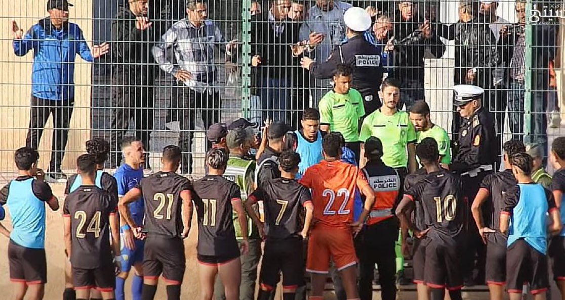 Arbitrage: Un match arrêté à cause d’une décision jugée ‘’ erronée’’ !