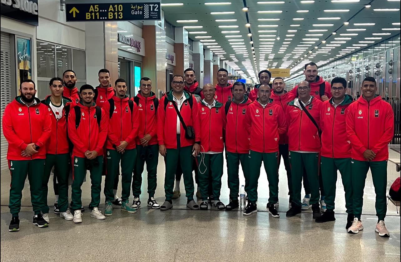 La délégation marocaine, à l'aéroport Mohammed V, hier soir .