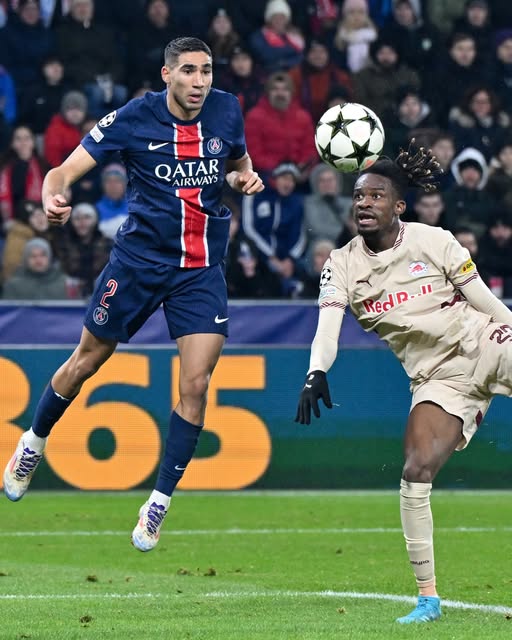 Hakimi , meilleur joueur du match Salzbourg-PSG selon la majorité des médias; les techniciens de l'UEFA , eux, ont assisté à un autre match !