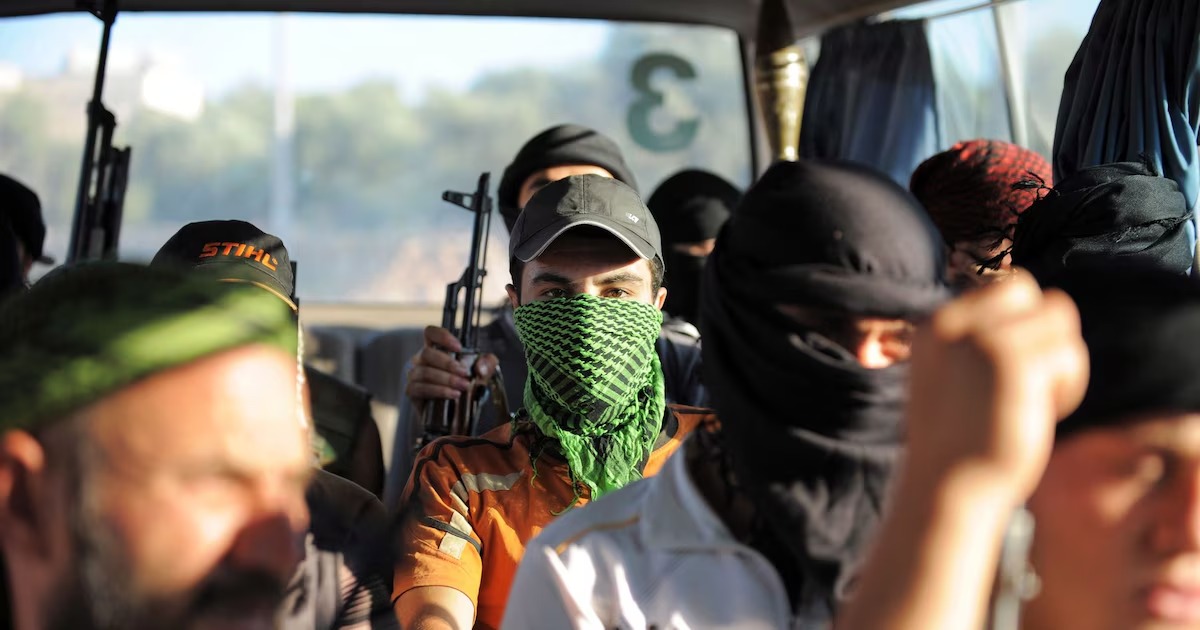 Jeunes djihadistes à l'entraînement dans la région d'Alep en Syrie, en juillet 2012.  AFP PHOTO/BULENT KILIC