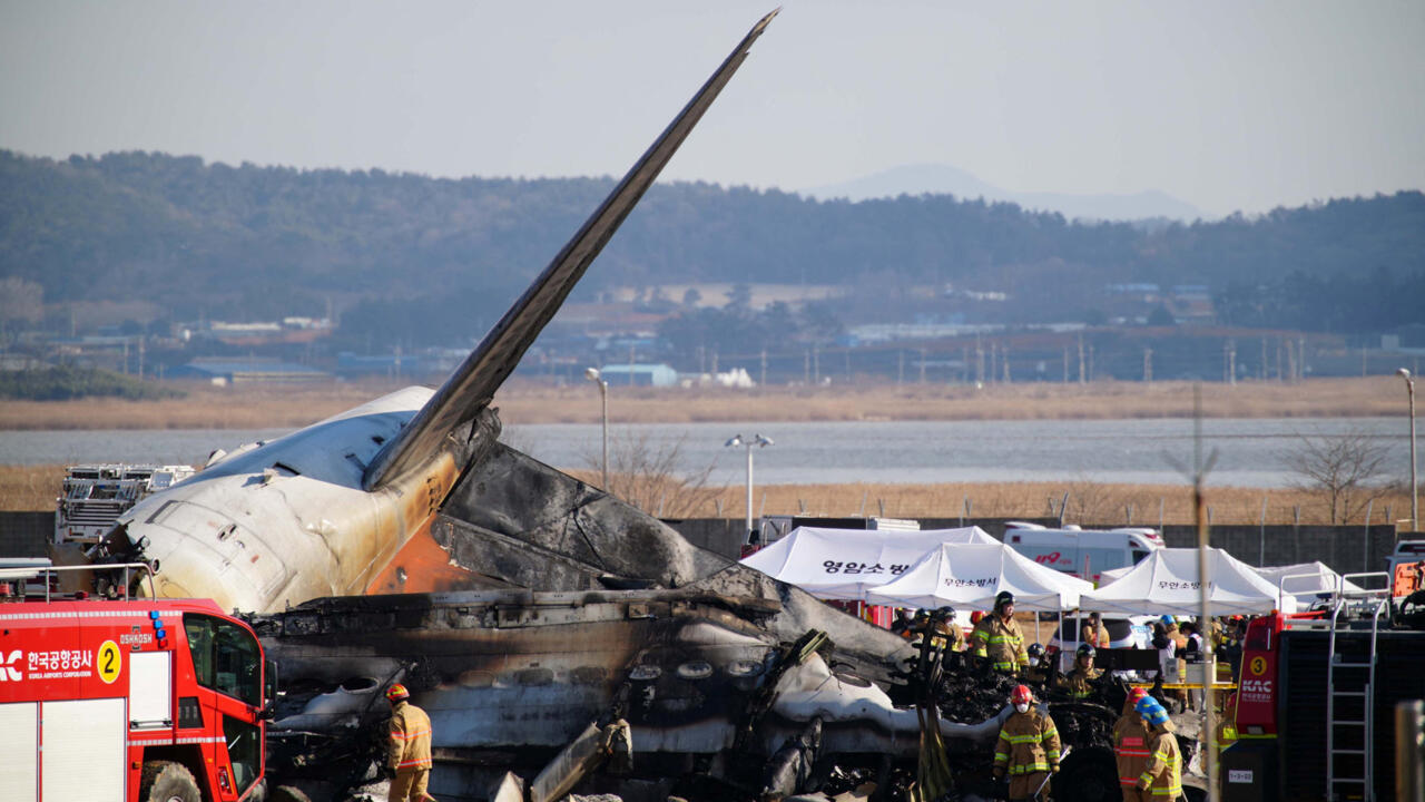 Corée du Sud: Un crash d'avion fait plus de 150 morts, seuls deux rescapés secourus