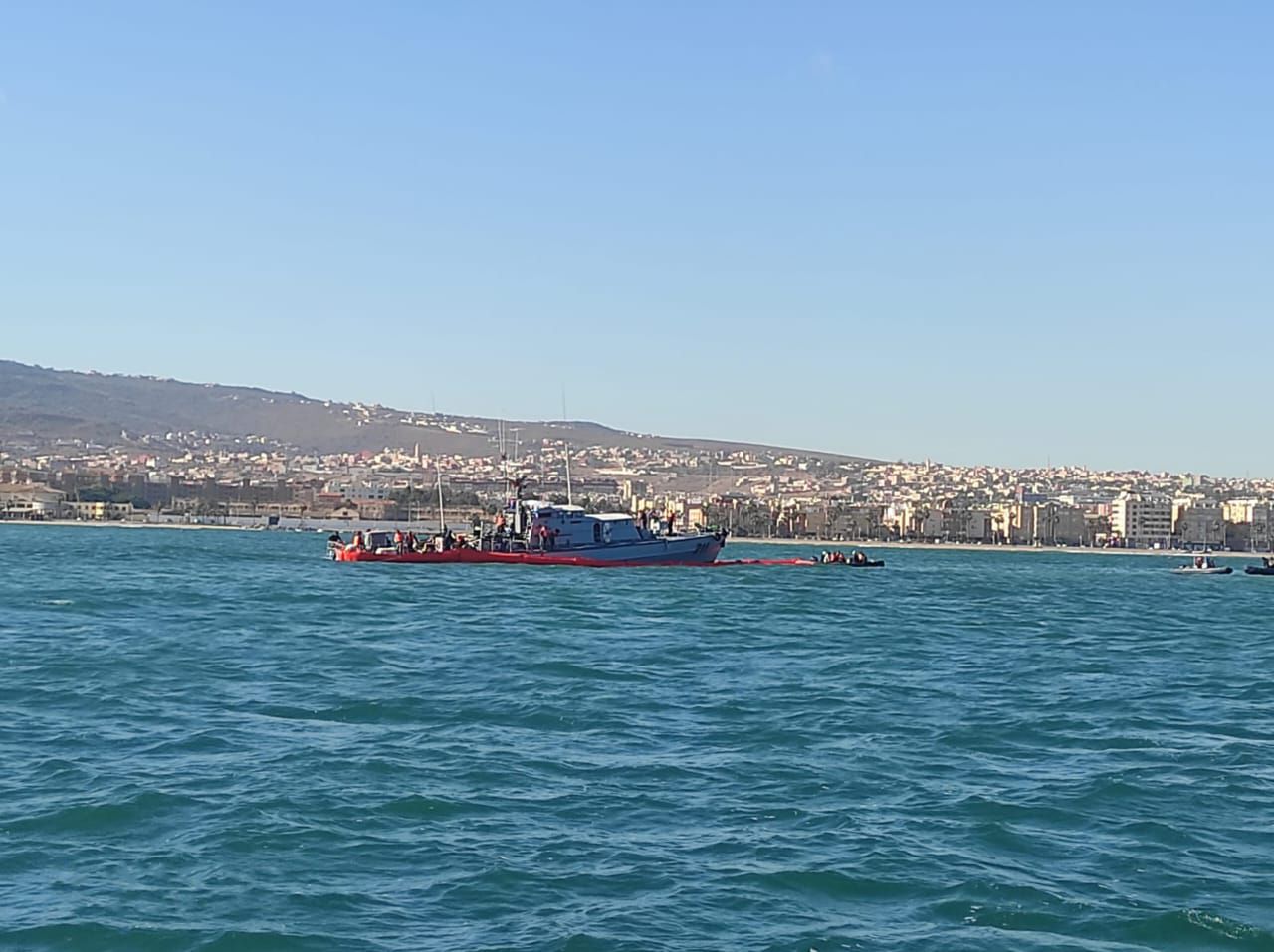 Des unités de la Marine Royale à la rescousse d'un patrouilleur bloqué au large de Nador