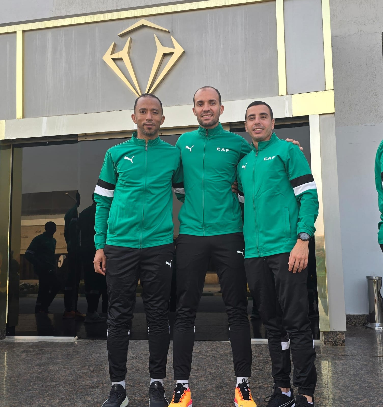 Les 3 arbitres marocains (H)  Kechaf, El Fariq et Nassiri convoqués par la CAF