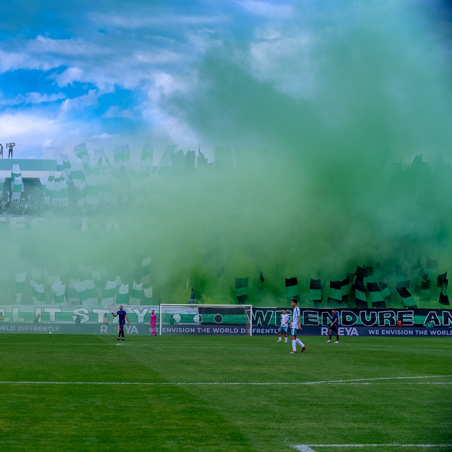 Fumigènes au Stade Municipal de Kénitra