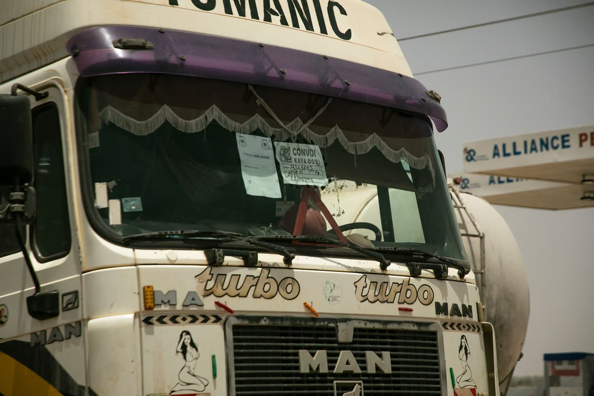 Camionneurs marocains disparus au Sahel: quatre véhicules retrouvés au Niger