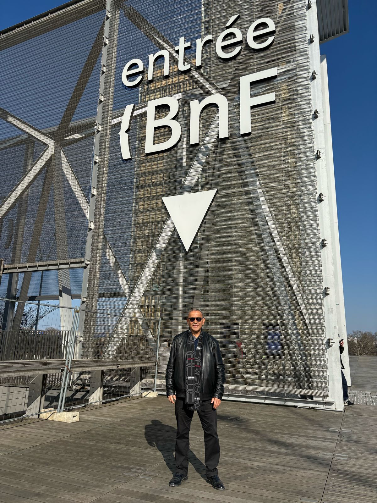 Paris, devant la Bibliothèque Nationale de France " François Mitterand".