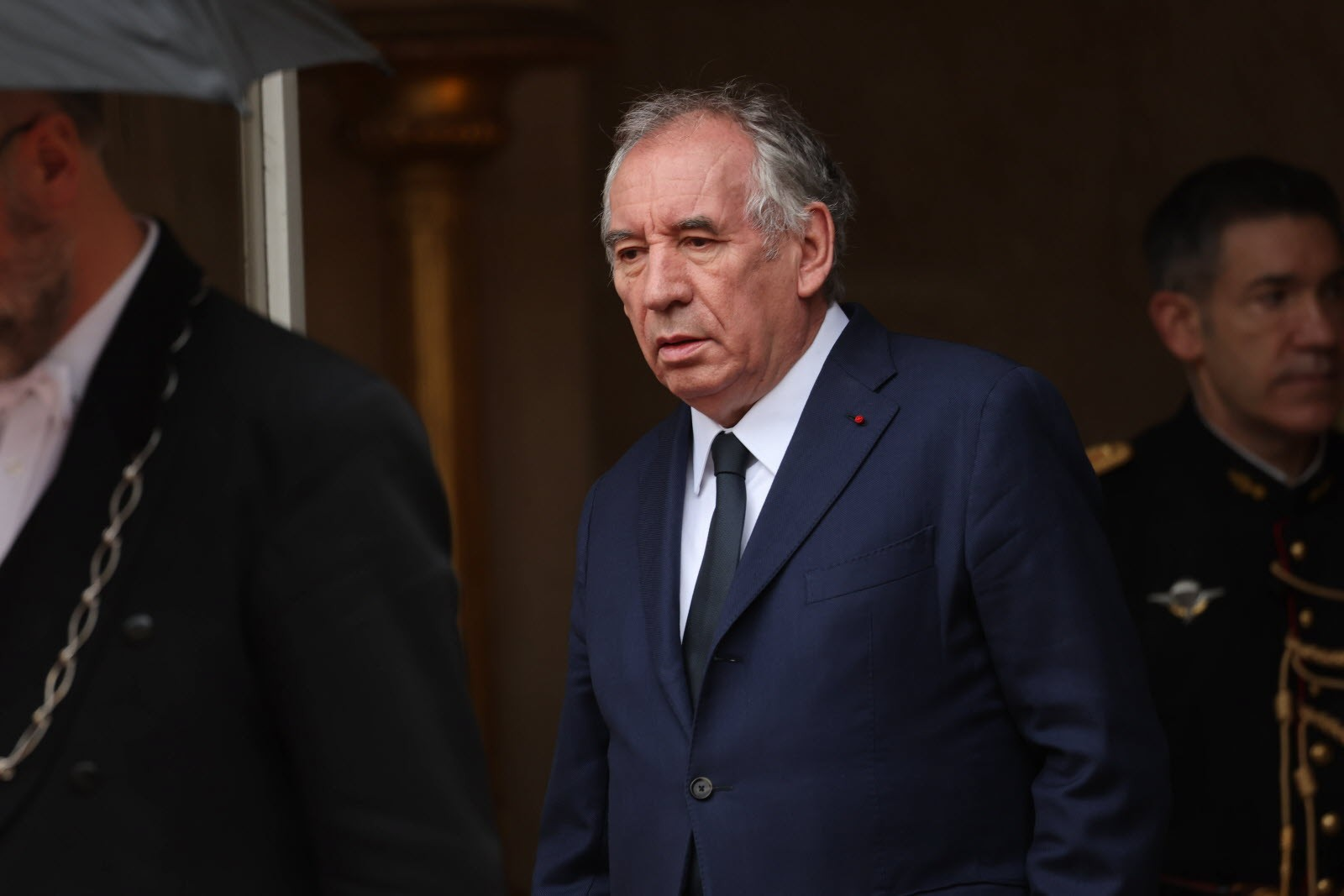 Tensions franco-algériennes : François Bayrou veut une renégociation des accords de 1968