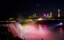 Fête du trône: la tour CN et les chutes du Niagara aux couleurs marocaines (images)