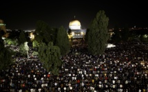 Palestine : Les Palestiniens bravent les entraves et célèbrent la Nuit du Destin à Al-Aqsa