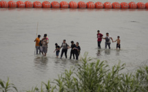 Migration : Le Texas maintient sa barrière flottante sur le Rio Grande