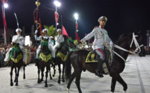 Fête du Trône: la traditionnelle retraite aux flambeaux de la Garde royale illumine les artères de M'diq