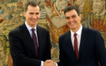 Pedro Sanchez prête serment devant le Roi Felipe VI d'Espagne après son investiture au Parlement 