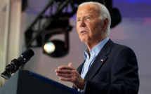 Présidentielle américaine: Joe Biden s'accroche malgré le doute au sein du Parti démocrate