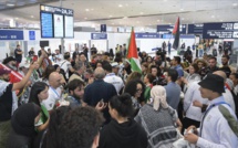 La délégation palestinienne acclamée à l'aéroport de Roissy