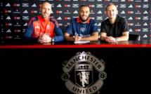 Transfert: Mazraoui officiellement chez les Red Devils